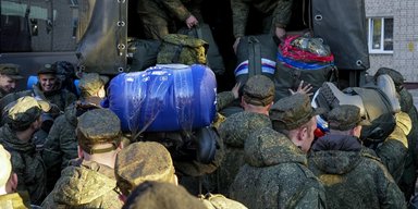 Смакували "Терафлю": через брак харчів солдати ЗС РФ їдять ліки, — ГУР (аудіо)