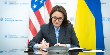 "Выгодное обоим народам": Украина и США подписали меморандум о соглашении о полезных ископаемых