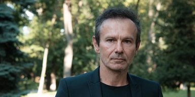 Святослав Вакарчук в ролі батька: у мережі з'явились кадри дітей співака (відео)