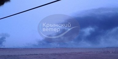 Под Севастополем прозвучали взрывы: на нефтебазе начался масштабный пожар, — соцсети (фото)