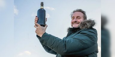 У світі залишилося всього кілька пляшок: чоловік купив 150-річний ель та спробував його (фото)