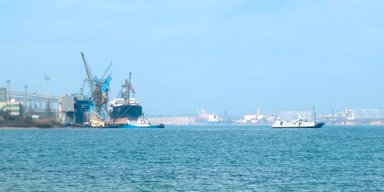 Корабель із зерном натрапив на морську міну в Чорному морі біля українського порту, — Reuters