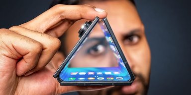 Смартфон Samsung Galaxy продають у Китаї за 3000 доларів: чому він такий дорогий (фото, відео)