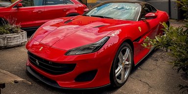 Найдешевший Ferrari: у Києві помітили раритетний італійський суперкар (фото)