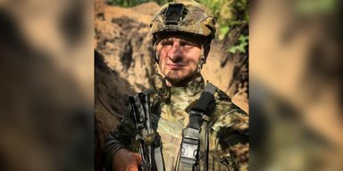 После свадьбы молодожены уехали на фронт: Евгений Карась обвенчался с известной актрисой (фото)