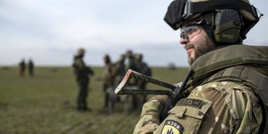 "Украинский Вьетнам": в "Азове" показали кадры операции по освобождению Луганщины (видео)