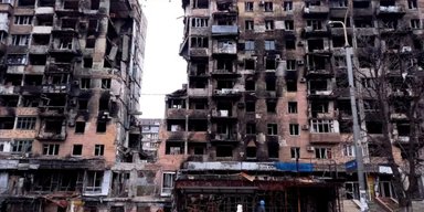 Замість моргу відкрили магазин ковбас: жителі Маріуполя розповіли про свої будинки, зруйновані РФ (фото)