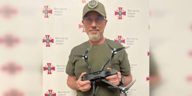 "Враг почуствует на поле боя": Резников показал юбилейный FPV-дрон, принятый на вооружение