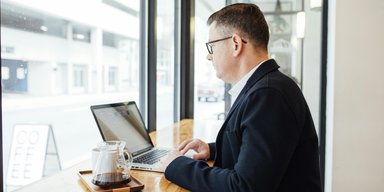 Робота в Україні: начальству підвищують зарплату частіше, ніж простим співробітникам