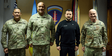 Зеленский посетил командование армии США в Европе в ходе визита в Германию (фото)