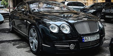 В Україні помітили ексклюзивний Bentley з рідкісним тюнінгом (фото)