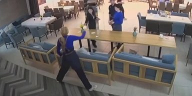 Праздновали день рождения: опубликовано видео момента удара ВС РФ по ресторану в Кривом Роге