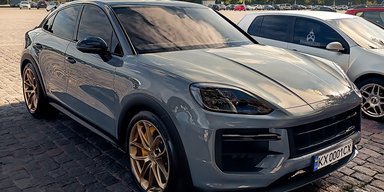 В Україні помітили найшвидший та найдорожчий кросовер Porsche за 10,8 мільйона (фото)