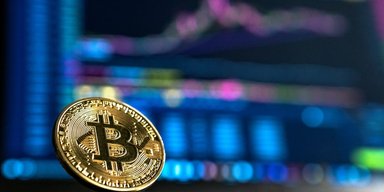 Трейдеры теряют деньги: Bitcoin продолжает стремительно падать, достигнув стоимости менее $85 тысяч