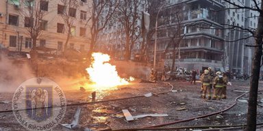 Баллистический обстрел Киева: КГВА и спасатели сообщают о жертвах, Кличко отрицает (фото)