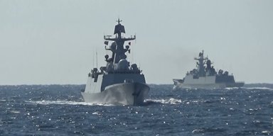 Россия и Китай начали совместные военные учения в Японском море (фото)
