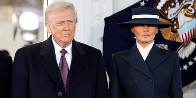 "Дональд Трамп и Клавдия Петровна на инаугурации": сети взорвались мемами на образ Мелании Трамп