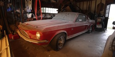 Дуже рідкісний Ford Mustang 60-х за $150 000 простояв 40 років у гаражі (відео)