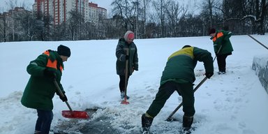 "Физически невозможно": в КГГА признали, что не успевают убирать улицы (видео)