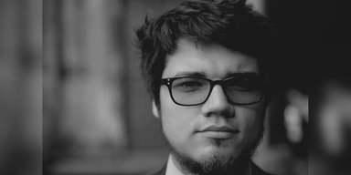 Спасать культуру из-за границы: из Украины сбежал известный режиссер и написал книгу "FAQ Ukraine"