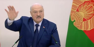 "Очумели и одурели от больших денег": Лукашенко осудил Маска за скандальный жест (видео)