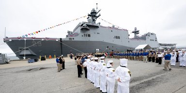 ВМС США вводят в строй десантный док Richard M. McCool: особенности корабля (видео)