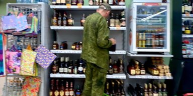 Рятують від дронів: у РФ алкомаркети зменшують запаси на тлі атак ЗСУ
