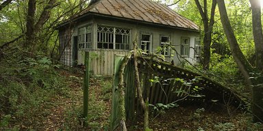 Ваблять і лякають: сім найвідоміших покинутих сел на карті України (фото)