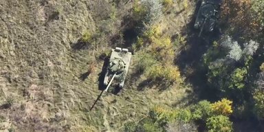 "Фальшивка как и вся путинская порода": операторы дронов показали "танки" россиян (видео)