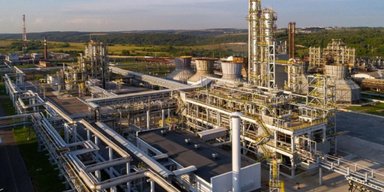 Дрони атакували два надпотужні НПЗ РФ: що сталось у Волгограді та Уфі (відео)