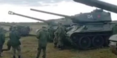 Танки Т-34 и самоходки: на полигоне в РФ замечена техника Второй мировой (видео)
