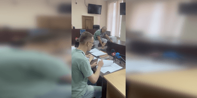 "П'ю пігулки, щоб вижити": ексвійськком Борисов на суді показав свої поранення (відео)