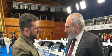 Обговорили безпеку на Кавказі: Зеленський вперше зустрівся з прем'єром Вірменії Пашиняном