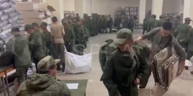 Кадрам не больше 72 часов: солдат КНДР экипируют в форму ВС РФ (видео)