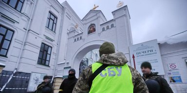"Нашли подброшенные бумажки": верующие отрицают сотрудничество УПЦ МП с врагом (фото, видео)