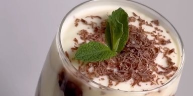 Десерт с черносливом, томленным в вине: рецепт изысканного лакомства