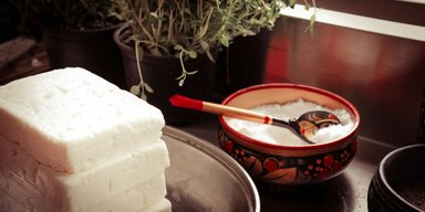 Як краще зберегти кисломолочний сир: корисні поради