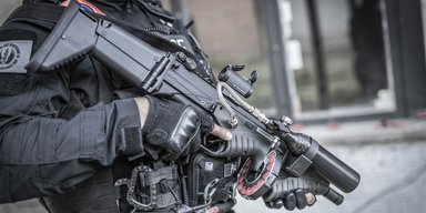 Ніколи не вистрілить у голову: створено "розумну" зброю для припинення заворушень (відео)