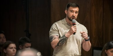 Бюрократія в оборонних закупівлях залишає виробників без контрактів і створює загрозу постачанню зброї на фронт, — Федірко