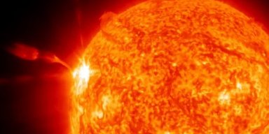 Самая мощная вспышка на Солнце в 2025 году вызвала блэкаут на Земле: это лишь начало (видео)