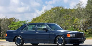 Раритет за $350 000: на аукціон виставили унікальний седан Mercedes W126 AMG (фото)