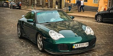 Спорткар на кожен день: у Києві помітили рідкісний Porsche 2000-х (фото)