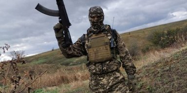 Расследователи установили личность оккупанта, который расстрелял 6 бойцов ВСУ и рассказали новые подробности
