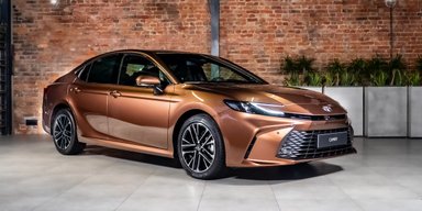 Нова Toyota Camry 2024 вийшла на європейський ринок: подробиці та ціни (фото)