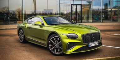 Ексклюзив за $345 000: в Україну привезли новітній Bentley на 780 сил (фото)