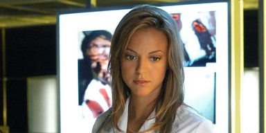 Звезда культового сериала "CSI: Майами" рассказала о сталкере, который преследовал ее 12 лет