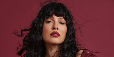 Легендарна зірка Playboy заявила про готовність прочитати український радіодиктант