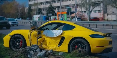 В Україні розбили в ДТП рідкісний спорткар Porsche (фото)
