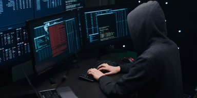 Номери телефонів і банківських карт: хакери викрали дані мільйона росіян