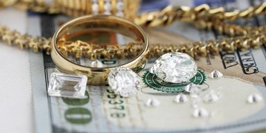 Девочка украла мамины драгоценности стоимостью $140 тысяч и продала людям за копейки (фото)